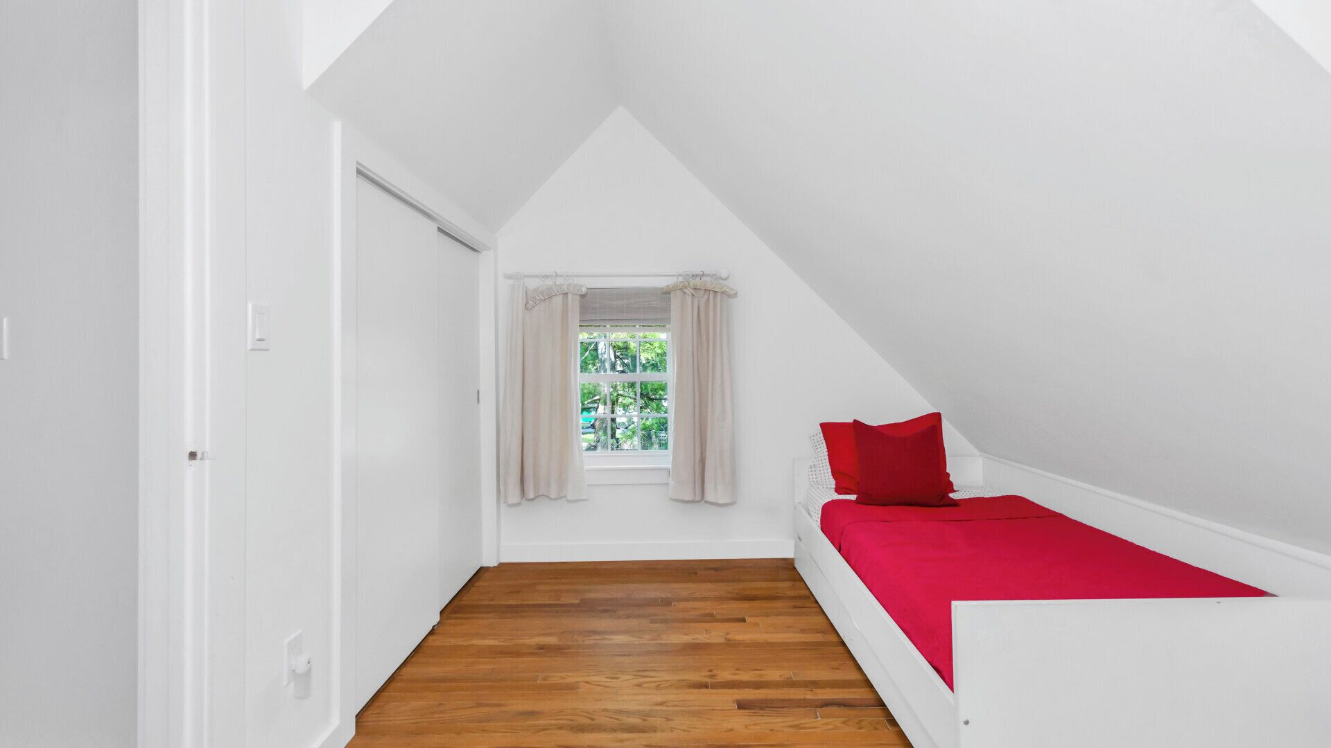 5 soverom, internettilgang og sengetøy