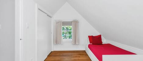 5 soverom, internettilgang og sengetøy