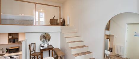 1 habitación, tabla de planchar con plancha, wifi gratis y ropa de cama