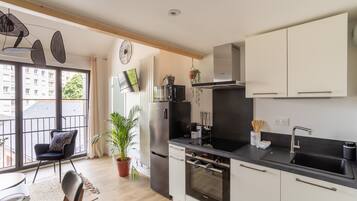 Réfrigérateur, micro-ondes, four, lave-vaisselle