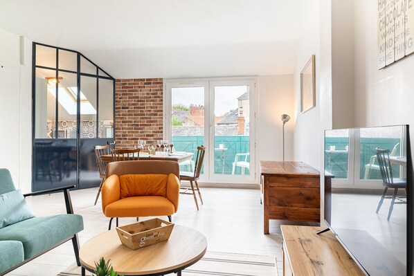 TV, offices - L'Ingénieux - Appt près de la Place Zola (Nantes)