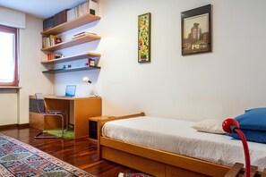 2 bedrooms, desk, iron/ironing board, travel crib