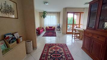 TV connectée, livres, chaßne hi-fi