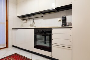 Kühlschrank, Ofen, Herdplatte, Geschirrspüler