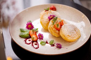 Daily continental breakfast (PLN 37 per person) - Moon Apartments Gdańsk (Gdansk)