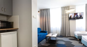 Apartment Twin Bed with Sofa bed, Private Bathroom | Myrkratjöld/-gardínur, straujárn/strauborð, ókeypis þráðlaus nettenging
