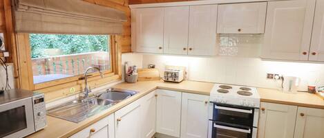 冰箱、洗碗机、电热水壶、烤面包机