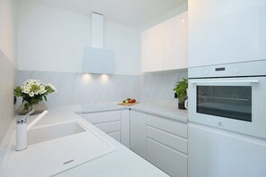 Refrigerador, horno, placa de cocina, lavavajillas