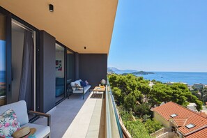 Unclassified image, 2 of 44, button