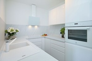 Unclassified image, 3 of 44, button