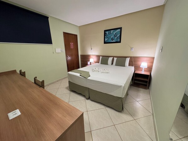 Desk, free WiFi, bed sheets -  Domus Hotel Palmeiras - Canaã dos Carajás (Canaa dos Carajas)