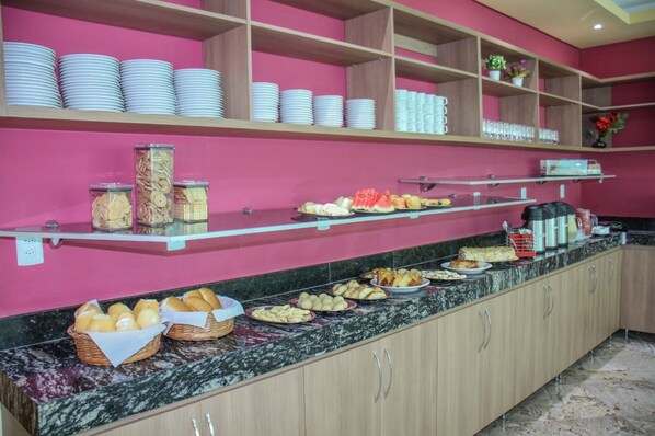 Free daily buffet breakfast - Domus Hotel Palmeiras - Canaã dos Carajás (Canaa dos Carajas)