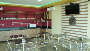 Tägliches inbegriffenes Frühstücksbuffet