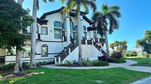 Exterior - Latitude Adjustment - Upscale Executive Home (Fort Myers Beach)