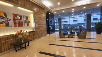 Premium Condo, 3 Bedrooms, Non Smoking, Bathtub | 3 bedrooms, individually decorated, individually furnished, desk