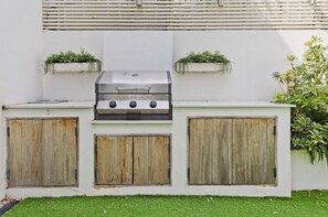 Terrace/patio - I Came To Boogie - Four Bedroom House, Sleeps 9 (London)