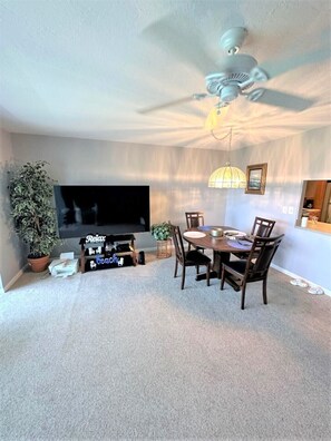 Dining - 10 minutes from Anna Maria Island! Quick access to Sarasota Airport (Bradenton)