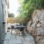 8 Rosewall Cottages