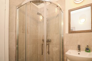 Shower - 8 Rosewall Cottages (St Ives)