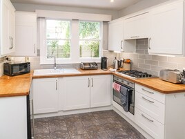 Refrigerador, lavavajillas, tetera/pava eléctrica, tostadora