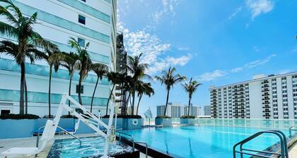 1106-Beachfront-Gym-Downtown-Main strip-Oceanview-Pool-Stunning views