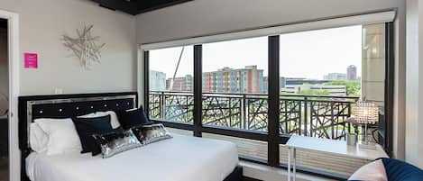 2 Schlafzimmer, Schreibtisch, Bügeleisen/Bügelbrett, Reisekinderbett