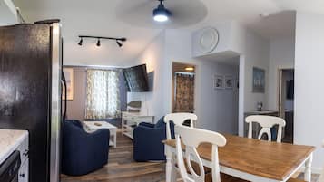 Elite Apartment | Private kitchen | Full-size fridge, microwave, oven, stovetop
