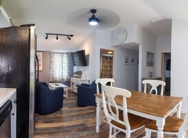 Apartamento elite | Cozinha privada | Geladeira grande, micro-ondas, fogão, cooktop