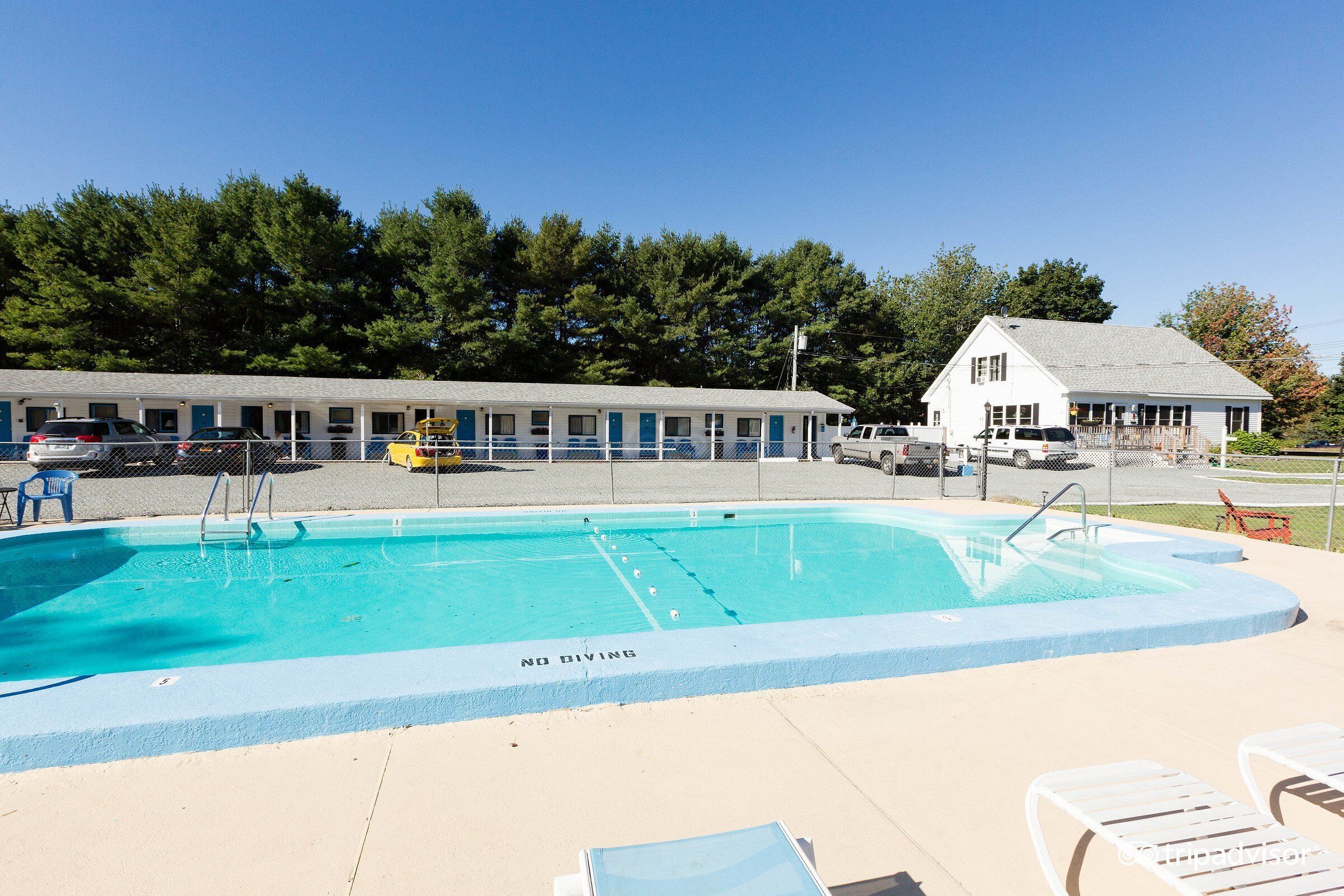 Een seizoensgebonden buitenzwembad