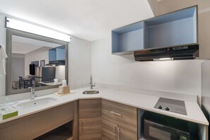 Suite, 2 Queen Beds, Non Smoking