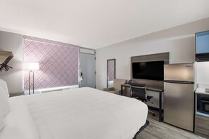 Suite, 1 King Bed, Non Smoking