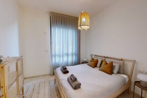 4 bedrooms, desk, iron/ironing board, travel cot - Serene - Infinity Cview penthouse (Haifa)