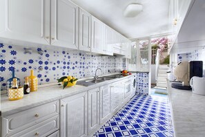 Fridge, microwave, oven, coffee/tea maker