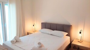 Apartment, Smoking