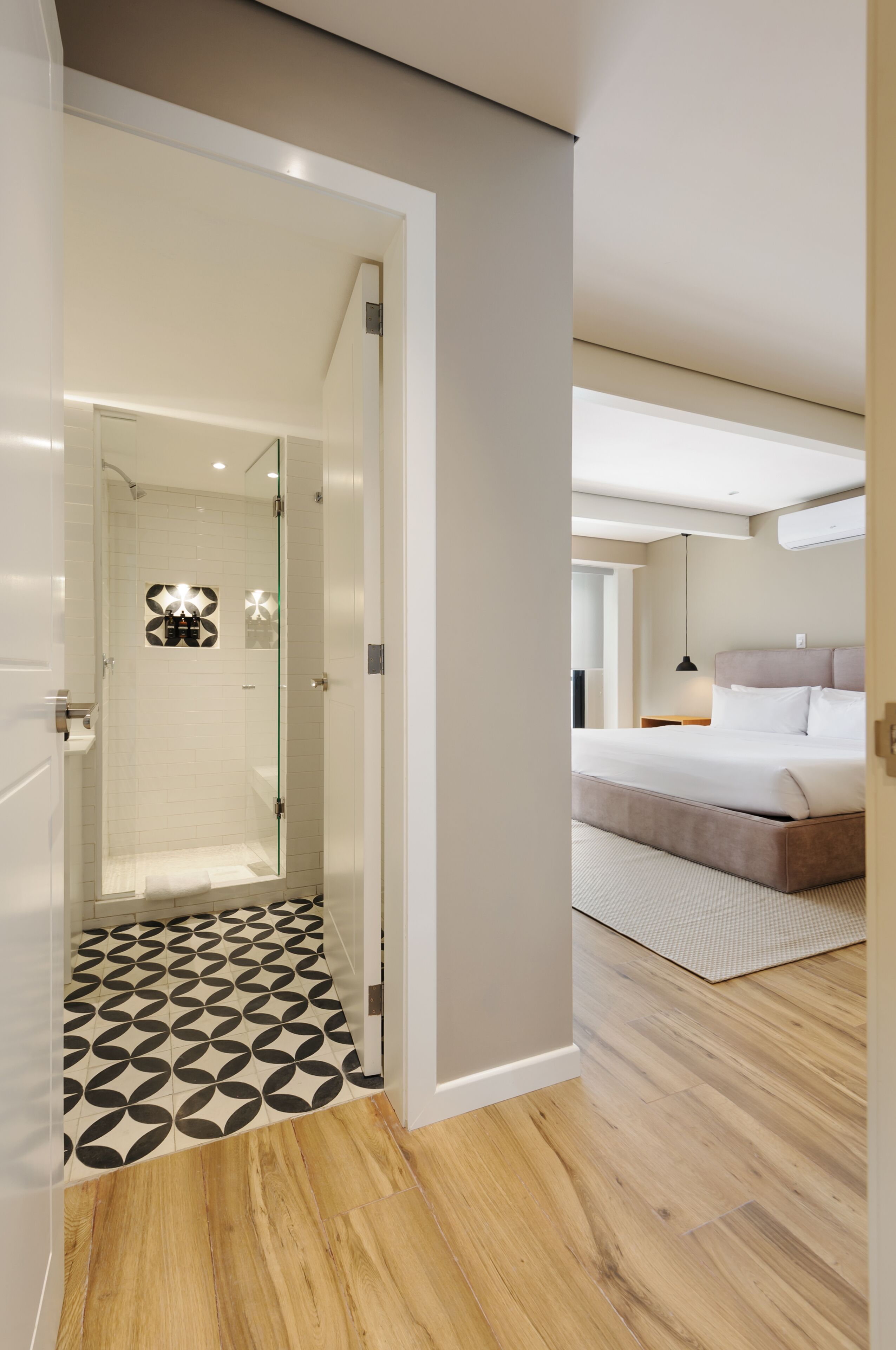 Departamento, 2 habitaciones, balcón (2) | Baño | Regadera, regadera tipo lluvia, secadora de cabello, toallas 