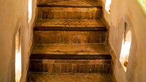 A staircase with stone steps and a light fixture at the top. - Riad Dar Zaouia (Marrakech)