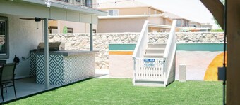 Family Retreat w/Pool - Golf - Pickleball Sleeps 9