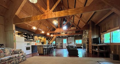 Private, cozy cabin on 13 acres with two ponds