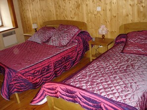 2 bedrooms, iron/ironing board