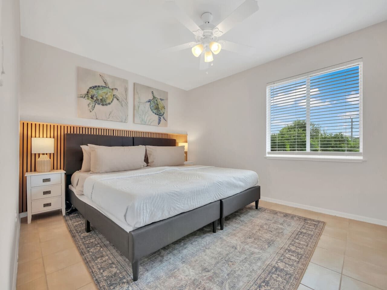 2 habitaciones, tabla de planchar con plancha, cuna de viaje y wifi 