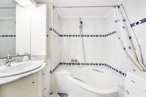 Baignoire, serviettes fournies