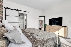 3 bedrooms, desk, iron/ironing board, travel cot