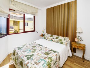 1 slaapkamer, een strijkplank/strijkijzer, gratis wifi, beddengoed