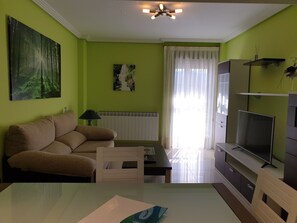 Romantic Duplex, 1 Queen Bed, Non Smoking, Mountain View | Living area - Apartamentos Monte Hernanz (Riaza)