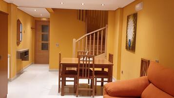 Dúplex Deluxe, 1 llit de matrimoni, no fumadors, vistes a la muntanya | Sala d'estar
