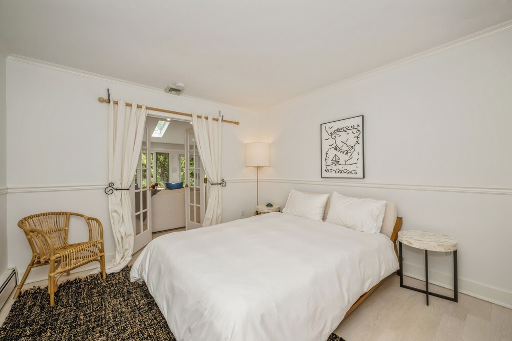 2 acre serene haven in Sag Harbor, recently renovated Noyack Vrbo