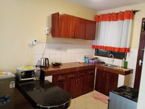 Private kitchen - Discounted leaving home away from home to relax...
Friendly environment. (Mtwapa)