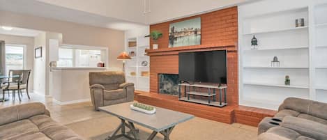 Smart TV, fireplace