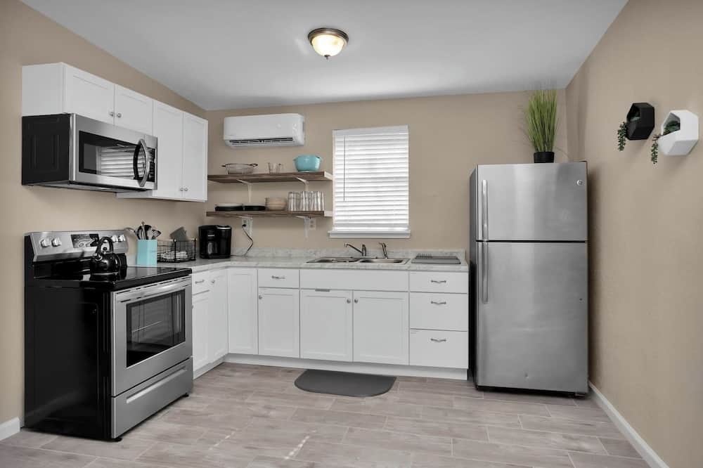 Parkway Apartment 3BR · 3-Br Guesthouse on 6 Peaceful Acres