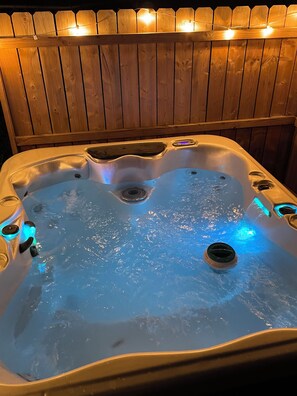 Indoor spa tub